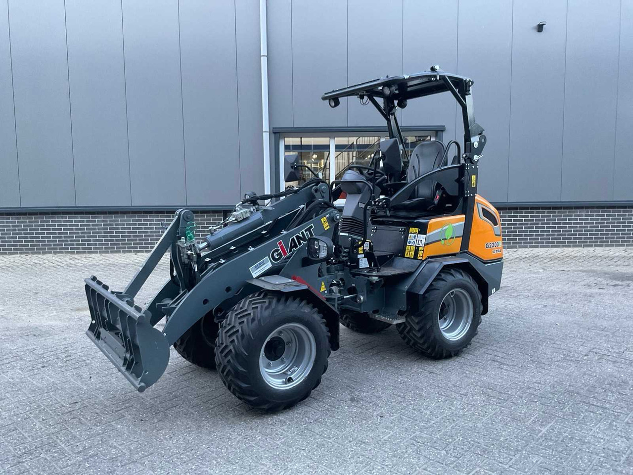 2022 GIANT G2200E X-TRA ELECTRIC MINI SHOVEL - اللودر بعجل: صور 1 2022 GIANT G2200E X-TRA ELECTRIC MINI SHOVEL - اللودر بعجل: صور 1