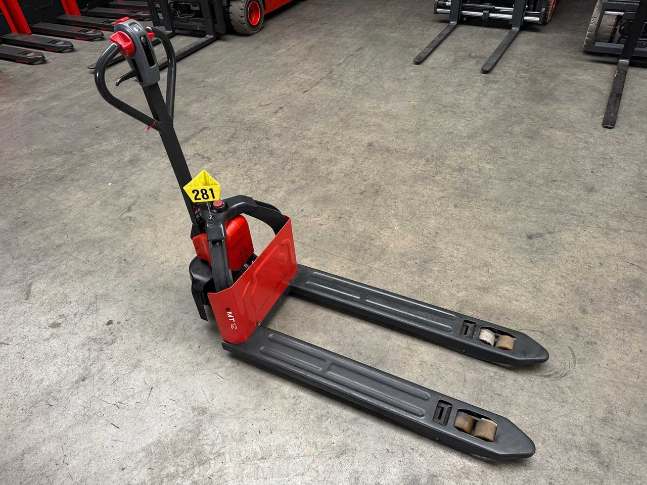2022 SERVICE +UVV 09/2026 LINDE MT12 1.200KG PALLET TRUCK ANT 225 HOURS - رافعة شوكية: صور 1 2022 SERVICE +UVV 09/2026 LINDE MT12 1.200KG PALLET TRUCK ANT 225 HOURS - رافعة شوكية: صور 1