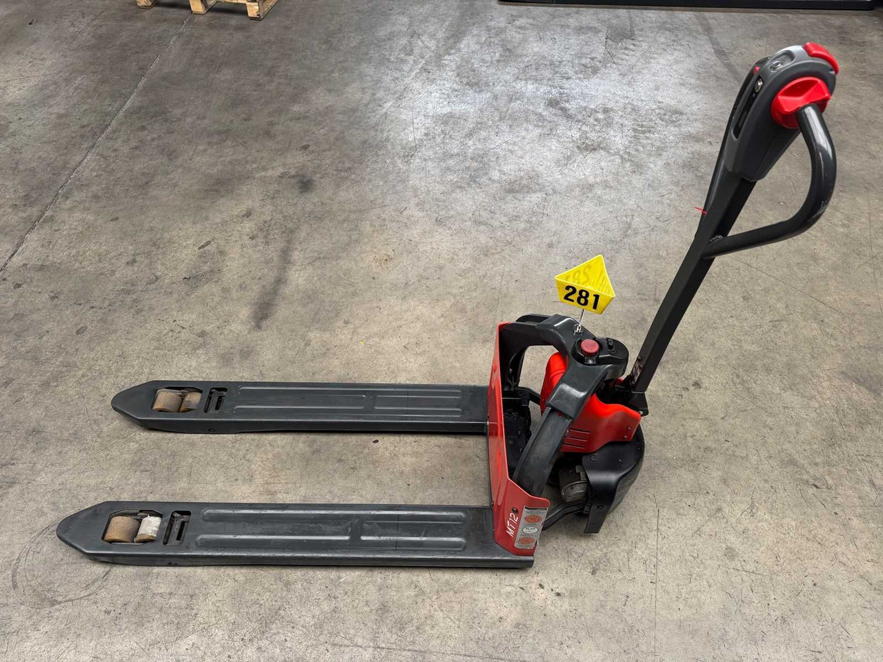2022 SERVICE +UVV 09/2026 LINDE MT12 1.200KG PALLET TRUCK ANT 225 HOURS - رافعة شوكية: صور 5 2022 SERVICE +UVV 09/2026 LINDE MT12 1.200KG PALLET TRUCK ANT 225 HOURS - رافعة شوكية: صور 5