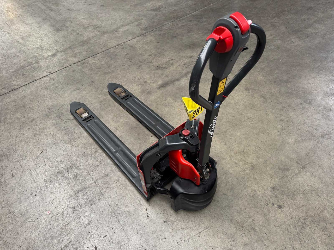 2022 SERVICE +UVV 09/2026 LINDE MT12 1.200KG PALLET TRUCK ANT 225 HOURS - رافعة شوكية: صور 4 2022 SERVICE +UVV 09/2026 LINDE MT12 1.200KG PALLET TRUCK ANT 225 HOURS - رافعة شوكية: صور 4