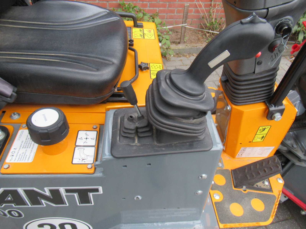 2023 GIANT G-1200 MINI SHOVEL "DEMO MODEL" - اللودر بعجل: صور 4 2023 GIANT G-1200 MINI SHOVEL "DEMO MODEL" - اللودر بعجل: صور 4