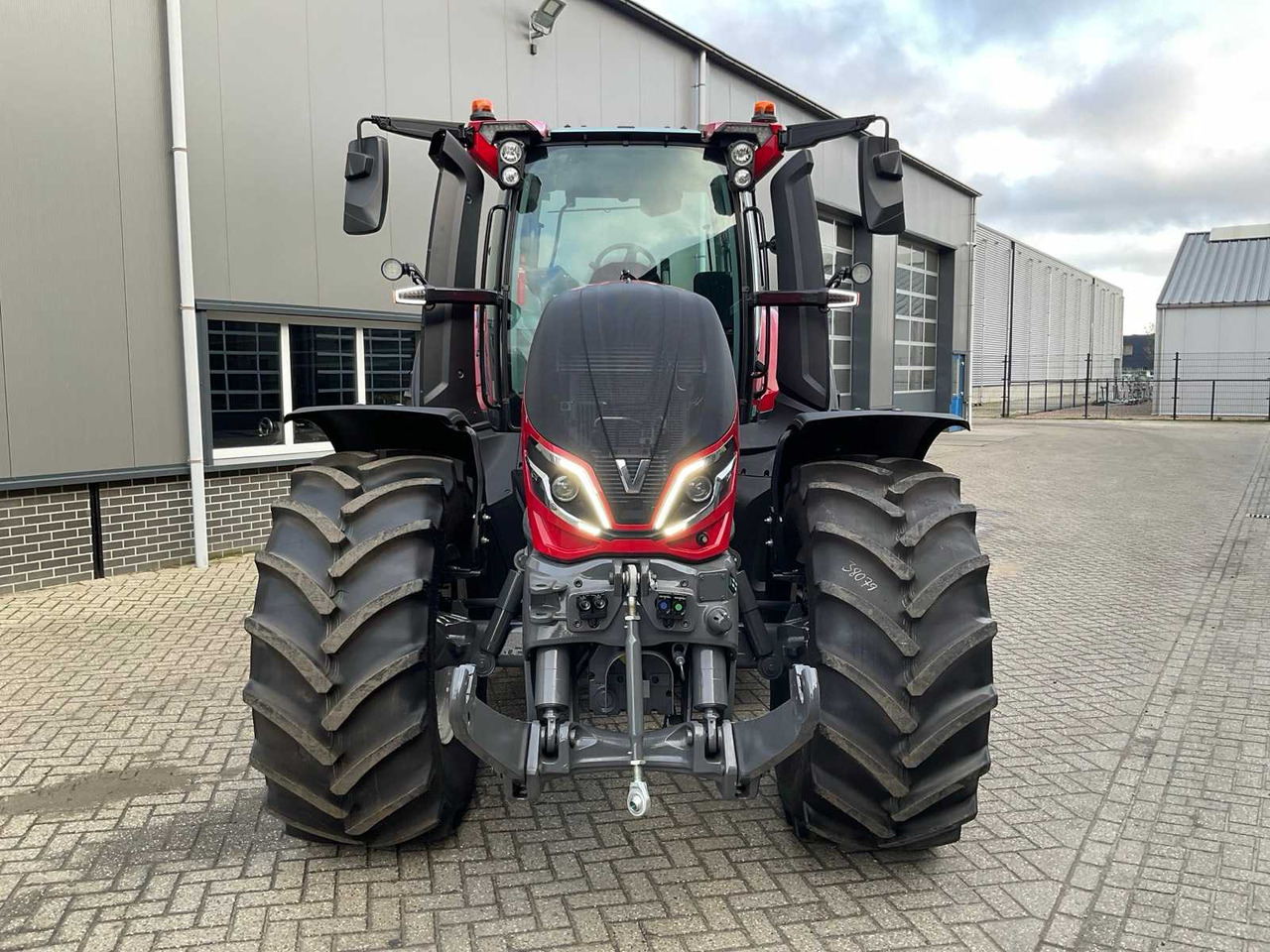2024 VALTRA Q225 ALL-WHEEL DRIVE FARM TRACTOR - جرار: صور 3 2024 VALTRA Q225 ALL-WHEEL DRIVE FARM TRACTOR - جرار: صور 3