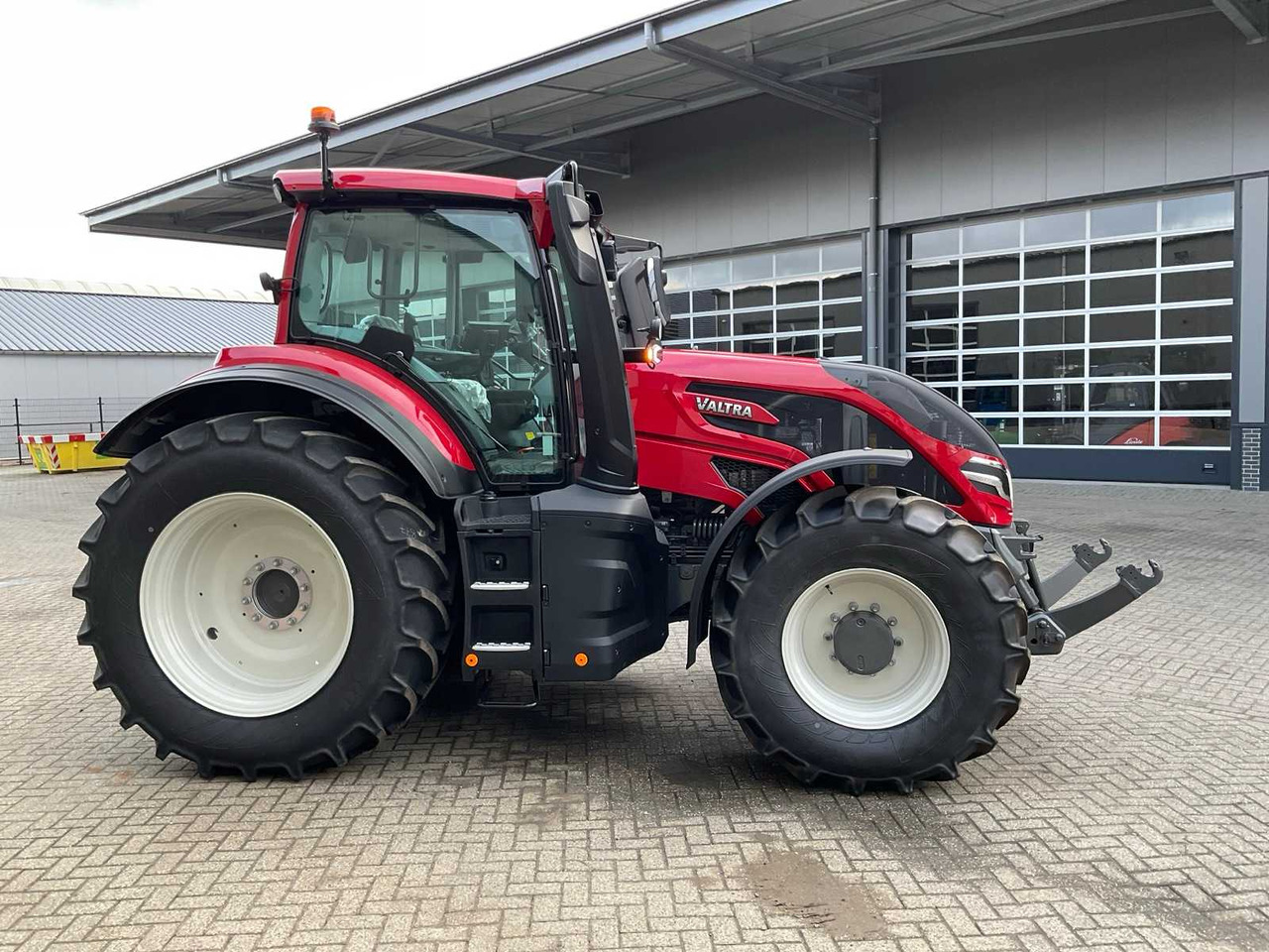 2024 VALTRA Q225 ALL-WHEEL DRIVE FARM TRACTOR - جرار: صور 5 2024 VALTRA Q225 ALL-WHEEL DRIVE FARM TRACTOR - جرار: صور 5