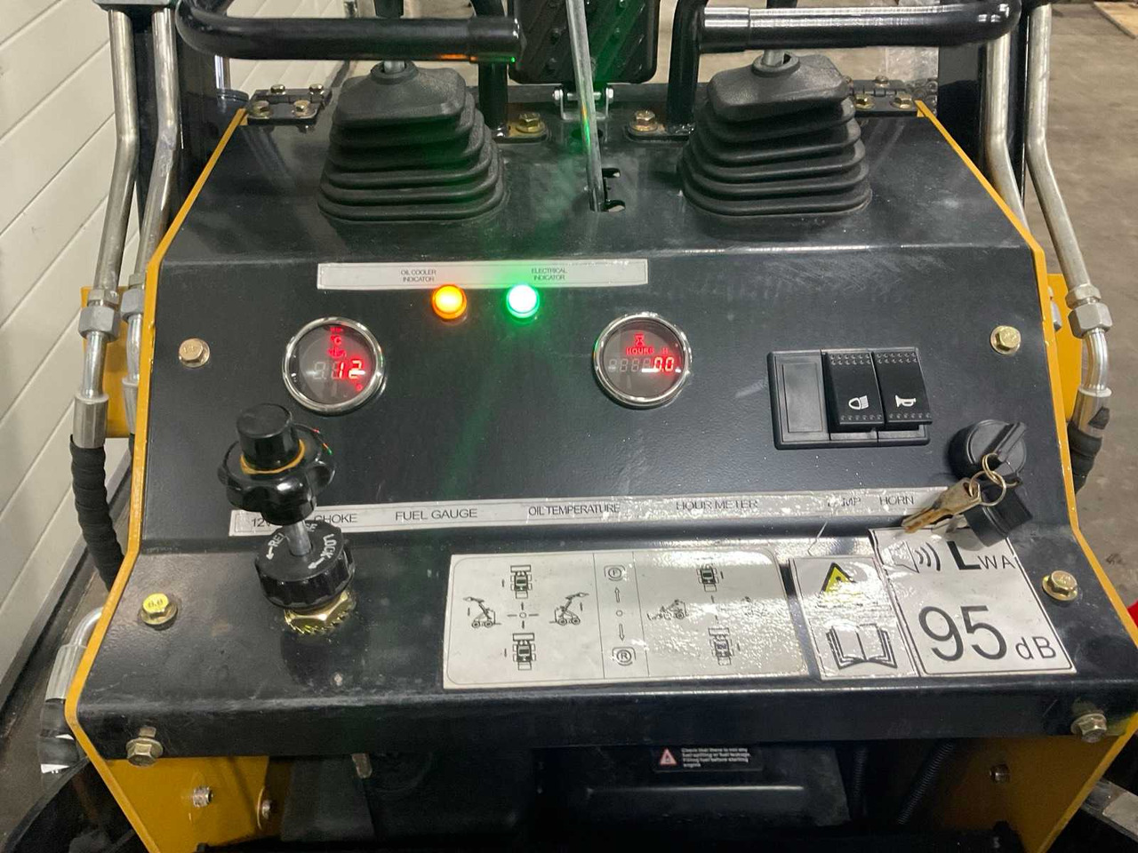 اللودر المجنزر صغير 2025 JINING LIHUS HEAVY LRT 360 SKID STEER LOADER: صور 10 اللودر المجنزر صغير 2025 JINING LIHUS HEAVY LRT 360 SKID STEER LOADER: صور 10