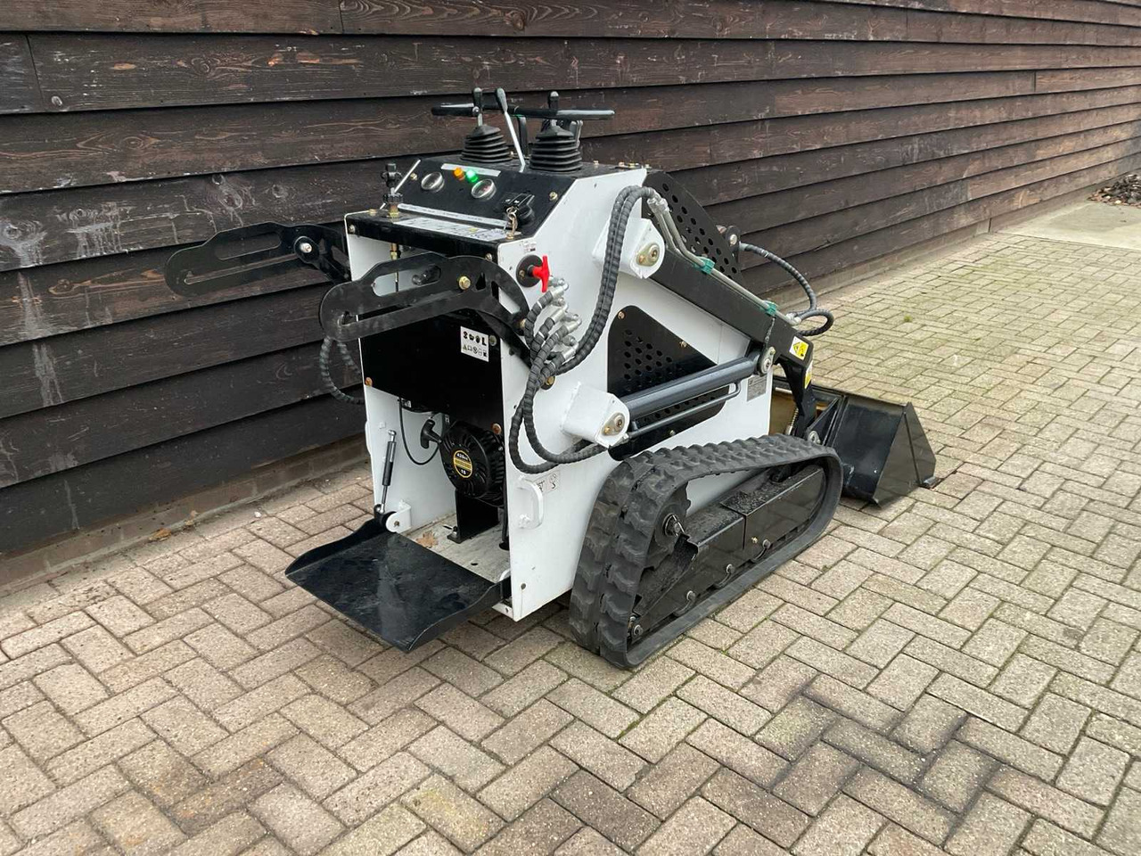 2025 JLH LRT 360 SKID STEER LOADER - اللودر المجنزر صغير: صور 3 2025 JLH LRT 360 SKID STEER LOADER - اللودر المجنزر صغير: صور 3