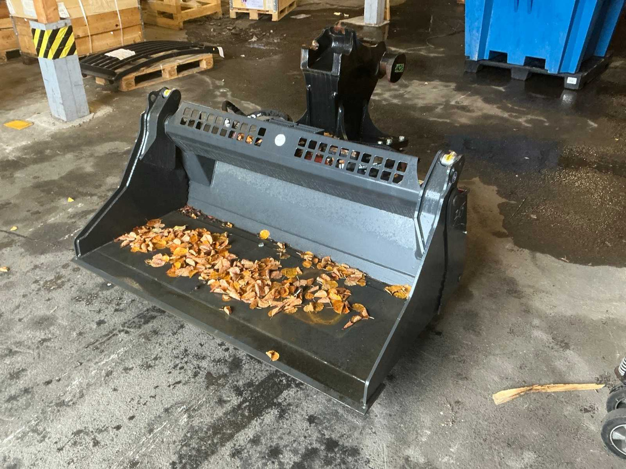 ACB - M4 - 2021 - SPOON - اللودر بعجل: صور 1 ACB - M4 - 2021 - SPOON - اللودر بعجل: صور 1