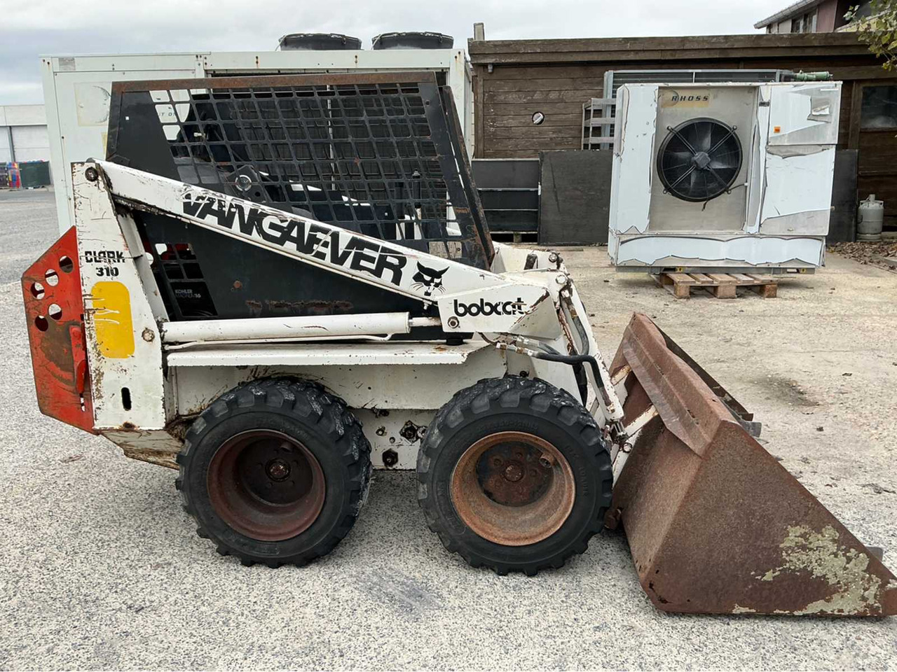 BOBCAT 310 SKID STEER LOADER - اللودر المجنزر صغير: صور 5 BOBCAT 310 SKID STEER LOADER - اللودر المجنزر صغير: صور 5