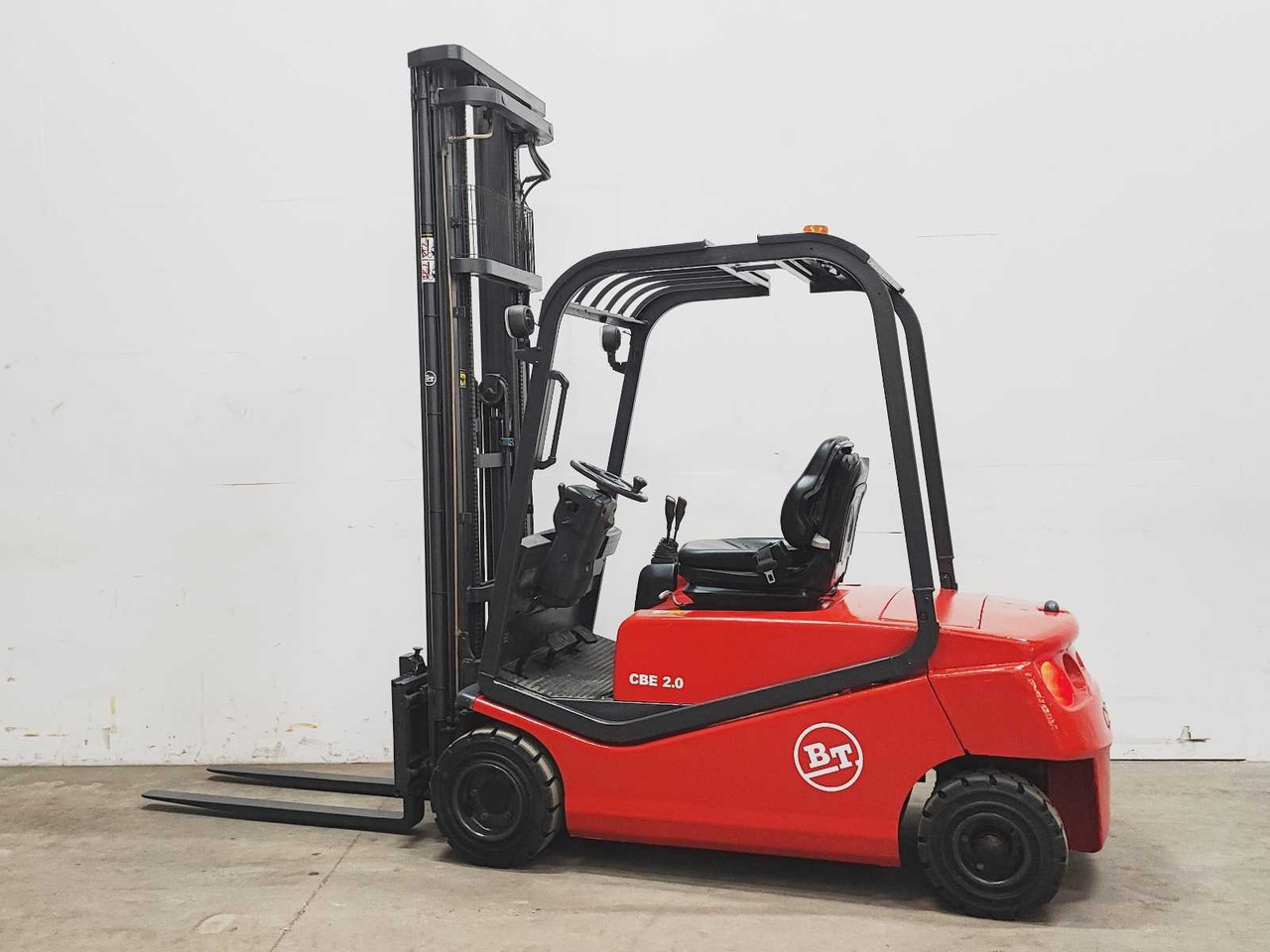 BT - 2002 - CBE 2.0F - FORKLIFT TRUCK - رافعة شوكية: صور 1 BT - 2002 - CBE 2.0F - FORKLIFT TRUCK - رافعة شوكية: صور 1