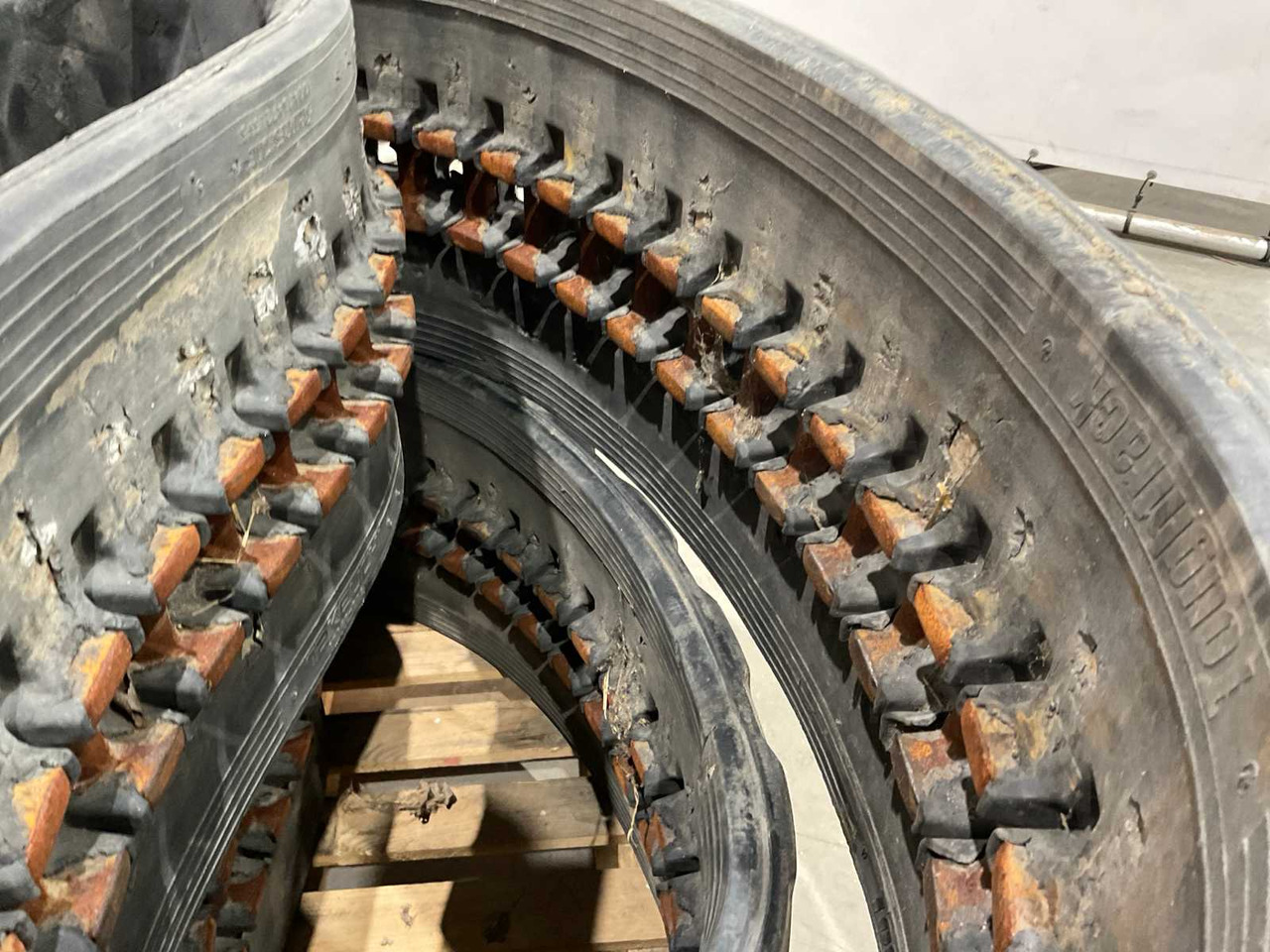 Bridgestone  - الإطارات والجنوط - جرار: صور 5 Bridgestone  - الإطارات والجنوط - جرار: صور 5