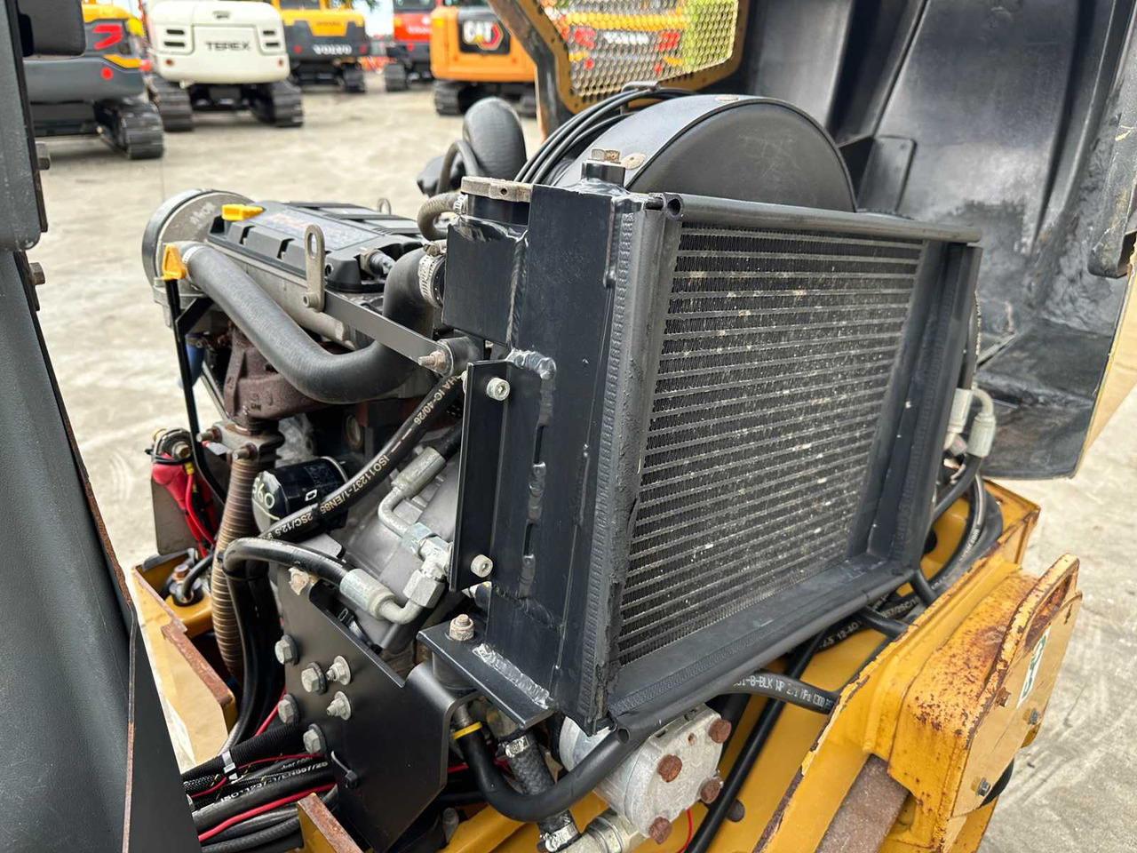 مدحلة الأسفلت Caterpillar CB14 CB14B: صور 24