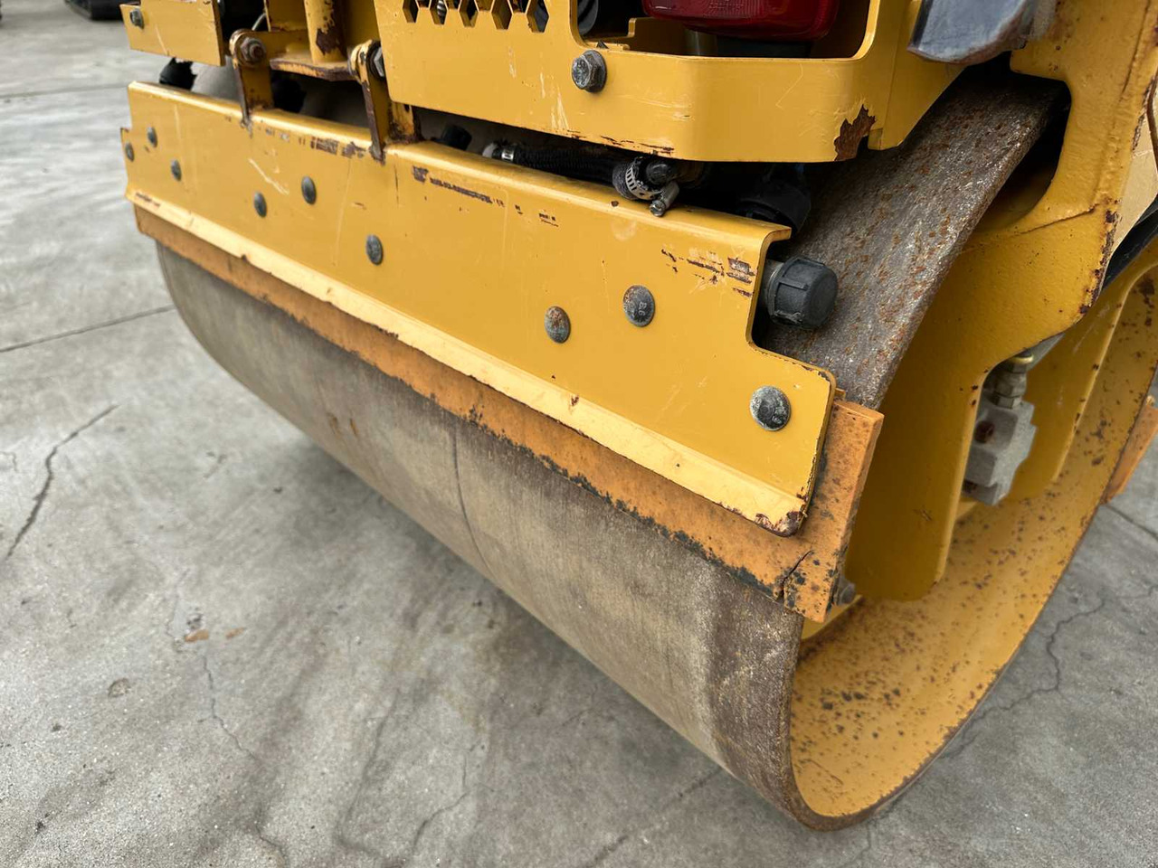 مدحلة الأسفلت Caterpillar CB14 CB14B: صور 14