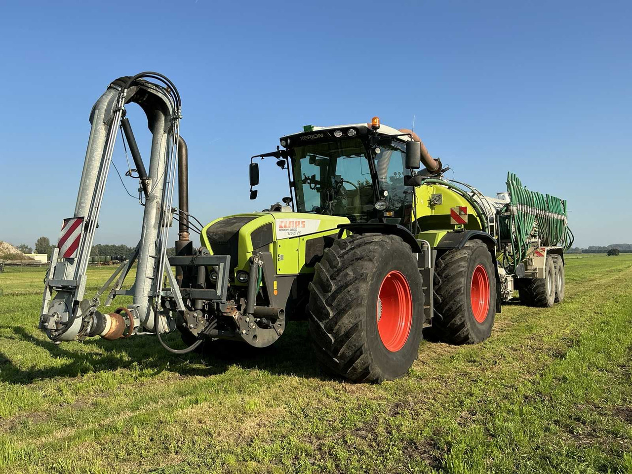 Claas Xerion 3800 Trac VC - PTLX 28 - نثر السماد: صور 1 Claas Xerion 3800 Trac VC - PTLX 28 - نثر السماد: صور 1