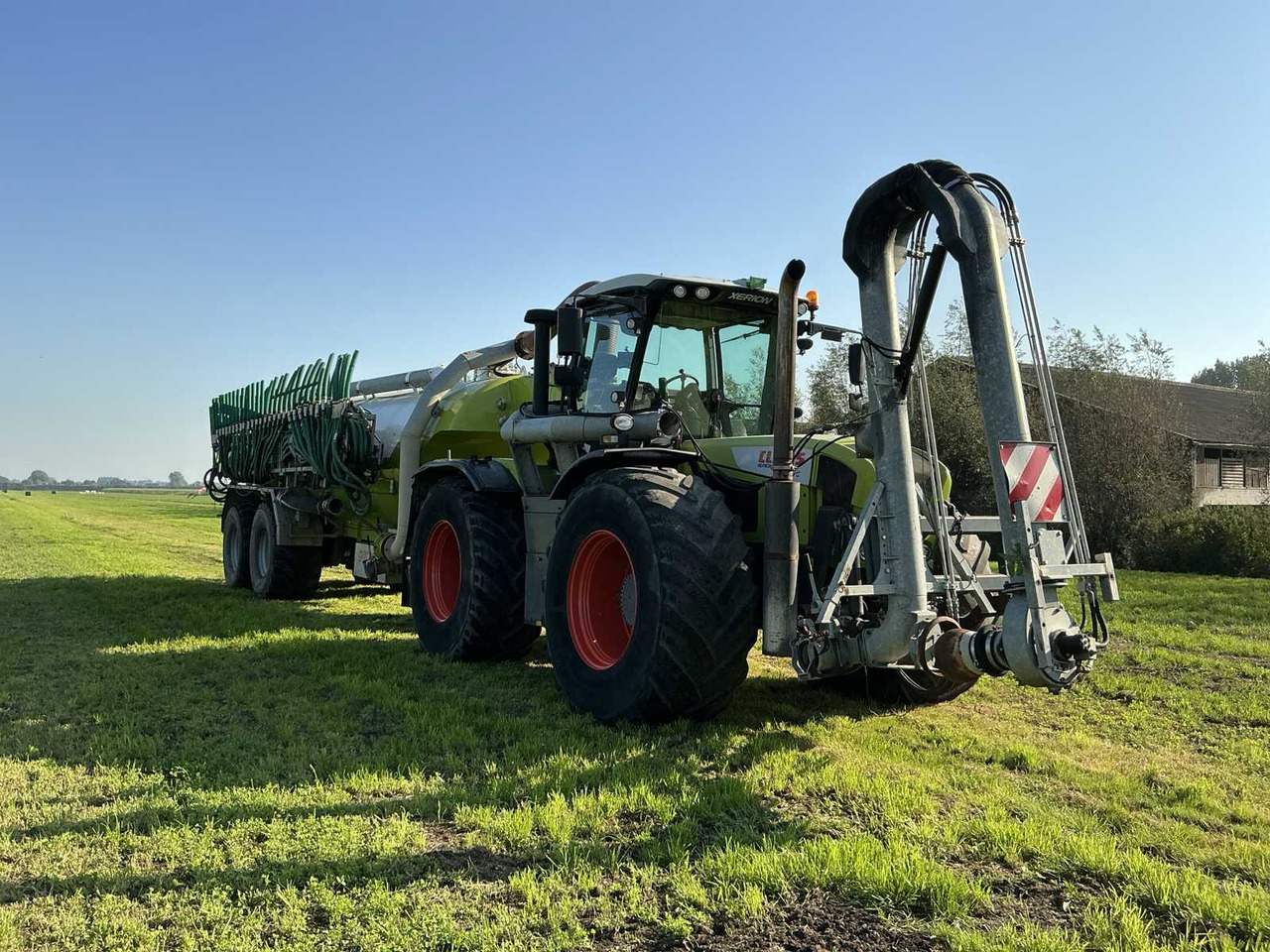 Claas Xerion 3800 Trac VC - PTLX 28 - نثر السماد: صور 2 Claas Xerion 3800 Trac VC - PTLX 28 - نثر السماد: صور 2