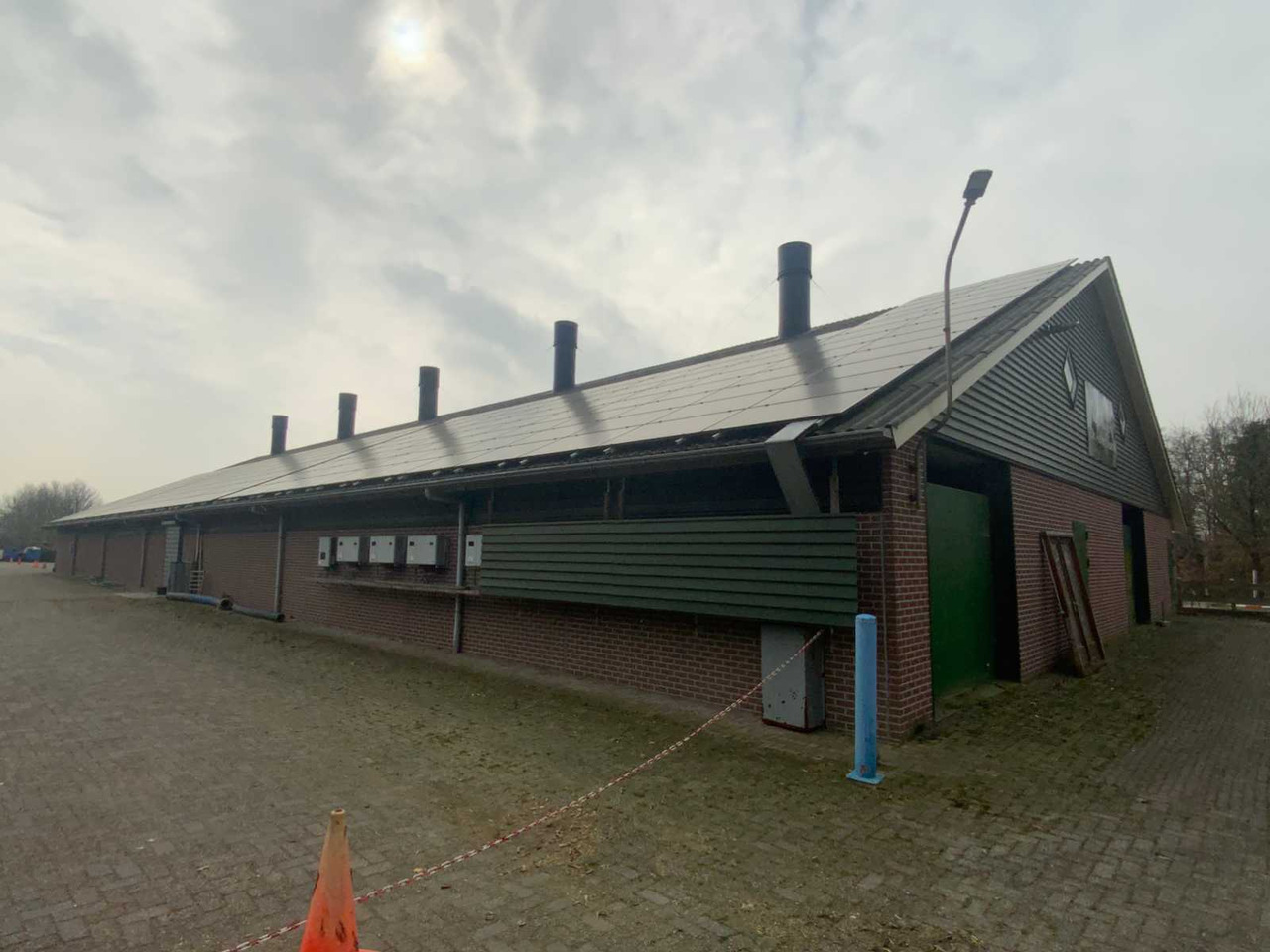 Complete prefab barn with solar panel installation - المعدات لتربية الماشية: صور 3 Complete prefab barn with solar panel installation - المعدات لتربية الماشية: صور 3