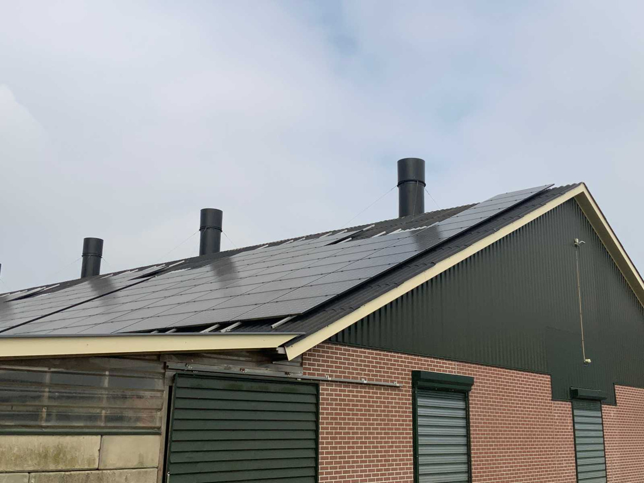 Complete prefab barn with solar panel installation - المعدات لتربية الماشية: صور 4 Complete prefab barn with solar panel installation - المعدات لتربية الماشية: صور 4