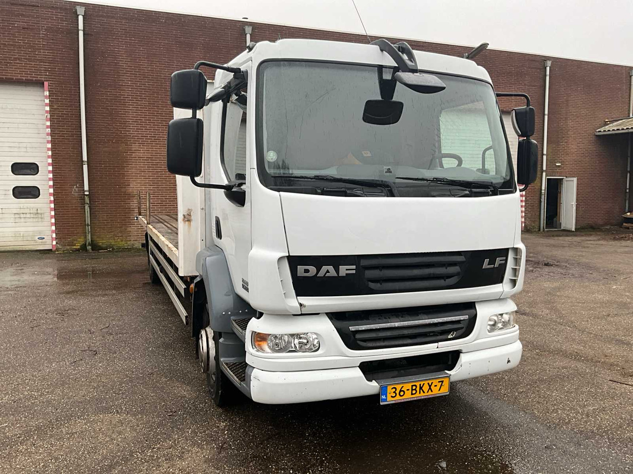 DAF FA LF 55.220 TRUCK WITH OPEN LOADING FLOOR 805X250CM (2007), 36-BKX-7 - شاحنة: صور 3 DAF FA LF 55.220 TRUCK WITH OPEN LOADING FLOOR 805X250CM (2007), 36-BKX-7 - شاحنة: صور 3