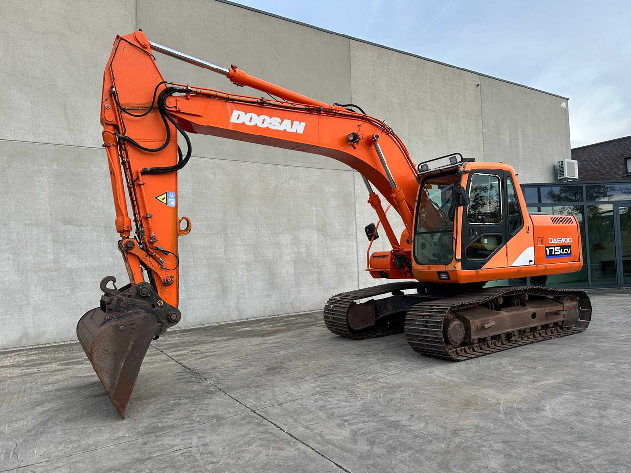 DOOSAN - 2005 - 175 LC-V - CRAWLER EXCAVATOR - حفارة: صور 1 DOOSAN - 2005 - 175 LC-V - CRAWLER EXCAVATOR - حفارة: صور 1