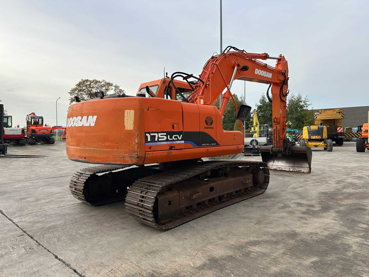 DOOSAN - 2005 - 175 LC-V - CRAWLER EXCAVATOR - حفارة: صور 4 DOOSAN - 2005 - 175 LC-V - CRAWLER EXCAVATOR - حفارة: صور 4