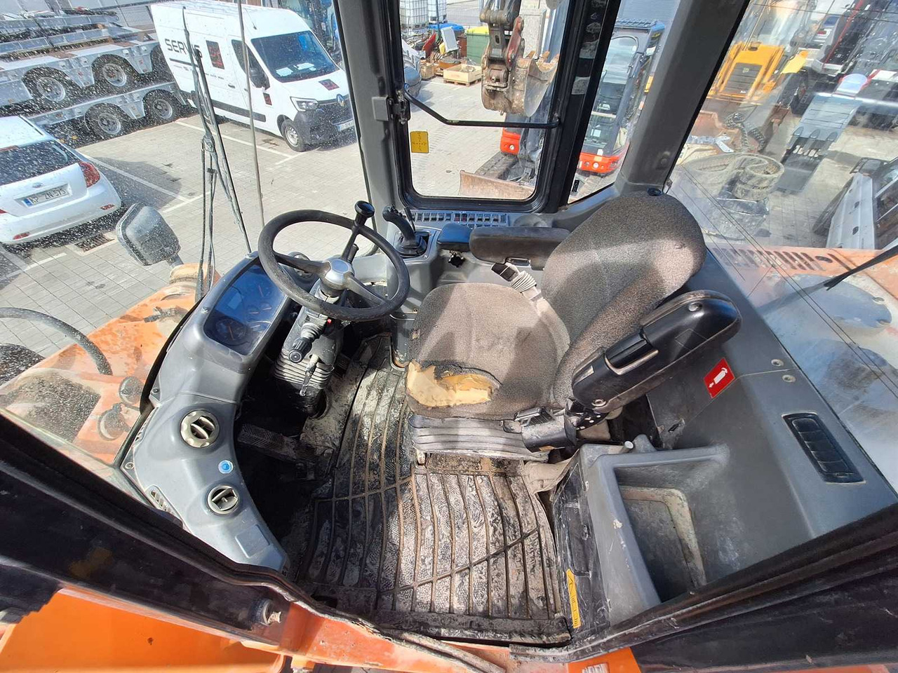 DOOSAN DL 300 - اللودر بعجل: صور 5 DOOSAN DL 300 - اللودر بعجل: صور 5