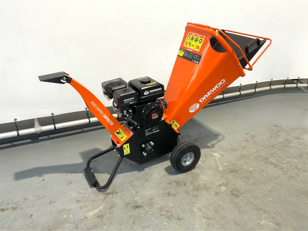 Daewoo DWFWC230 - ماكينة تقطيع الأغصان: صور 2 Daewoo DWFWC230 - ماكينة تقطيع الأغصان: صور 2