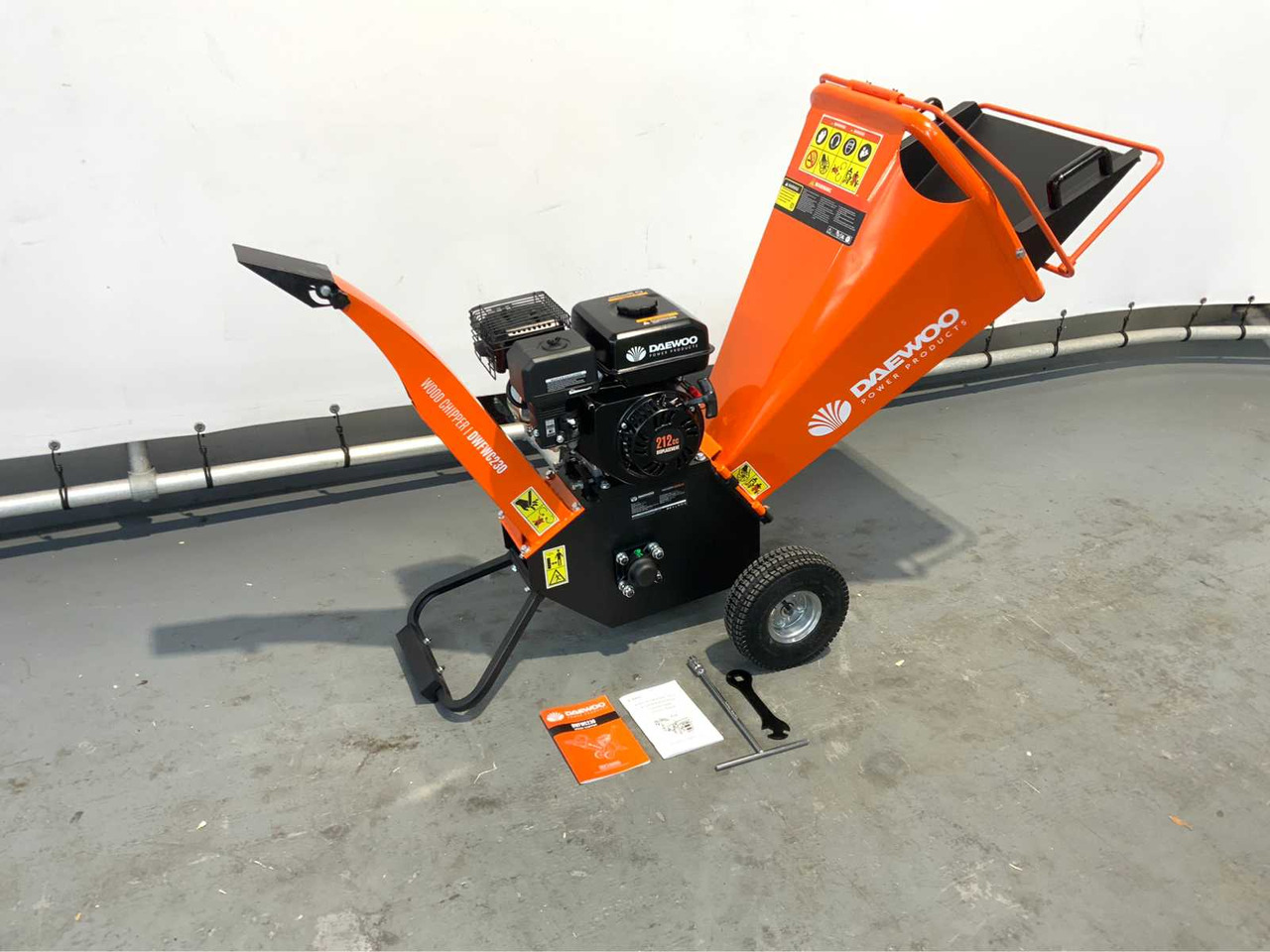 Daewoo DWFWC230 - ماكينة تقطيع الأغصان: صور 1 Daewoo DWFWC230 - ماكينة تقطيع الأغصان: صور 1