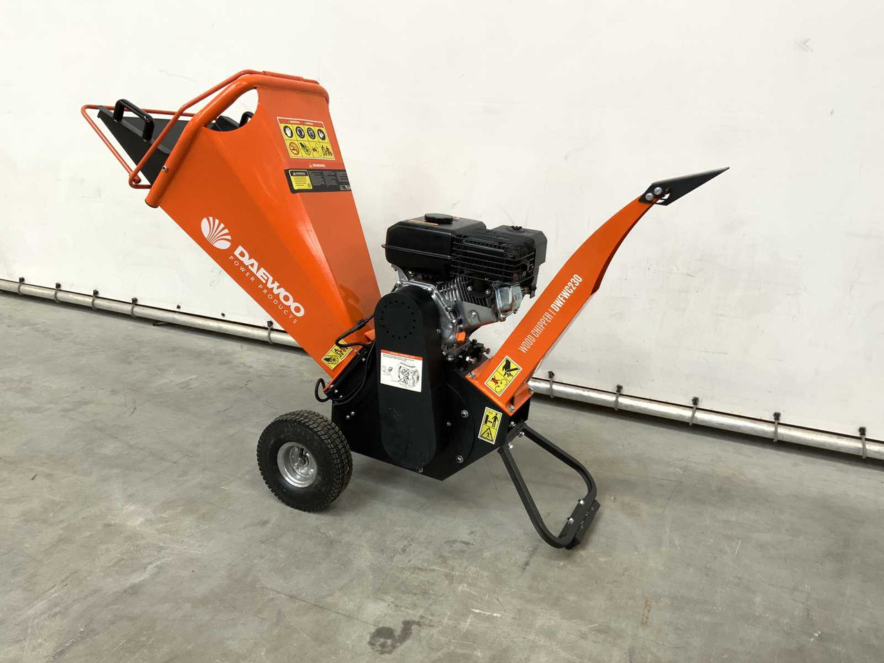 Daewoo DWFWC230 - ماكينة تقطيع الأغصان: صور 3 Daewoo DWFWC230 - ماكينة تقطيع الأغصان: صور 3