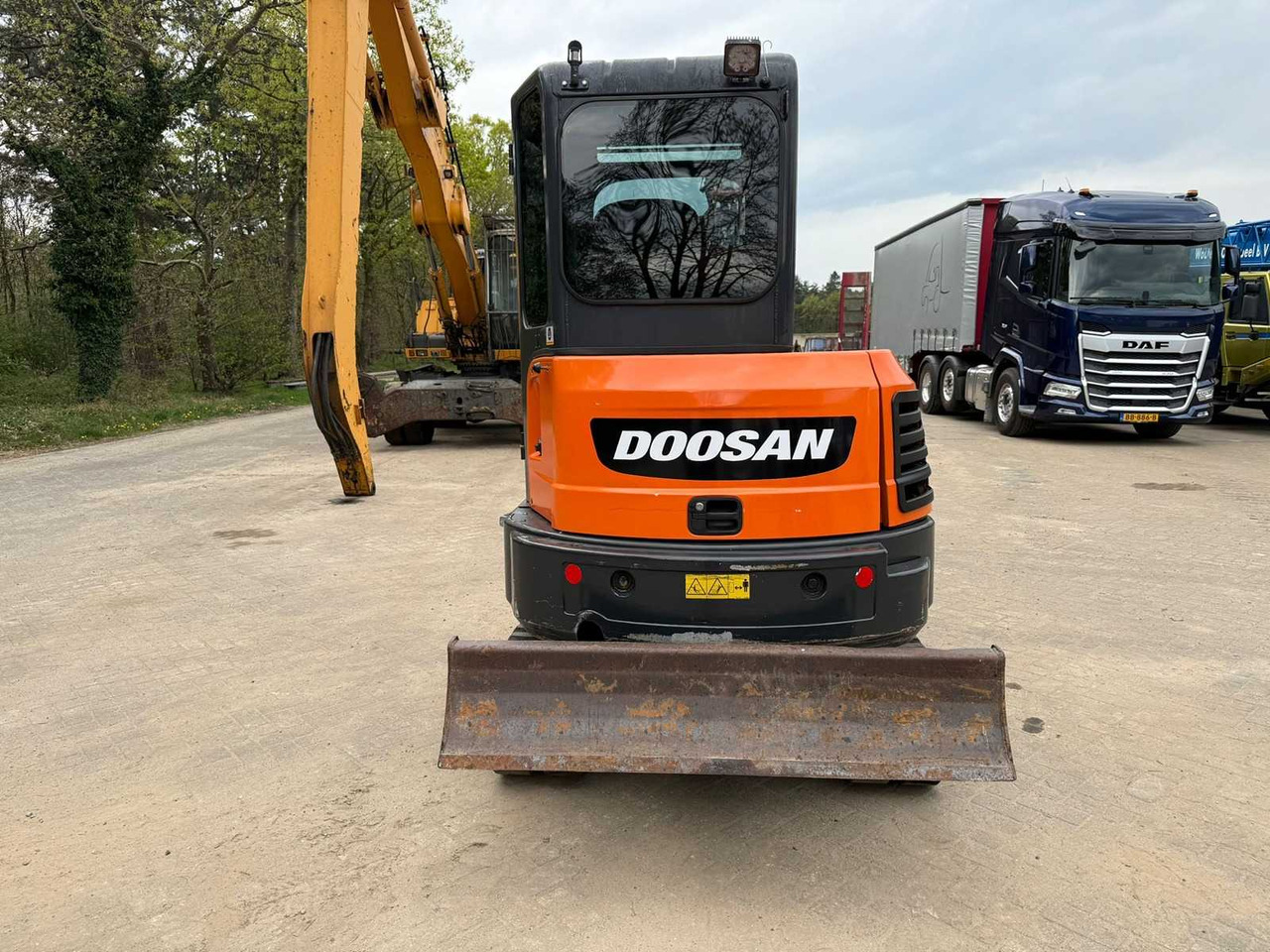 Doosan DX32Z - حفارات زحافة: صور 4 Doosan DX32Z - حفارات زحافة: صور 4