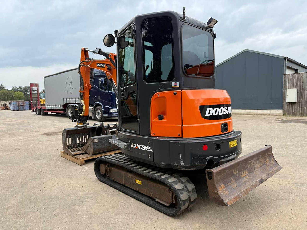 Doosan DX32Z - حفارات زحافة: صور 5 Doosan DX32Z - حفارات زحافة: صور 5