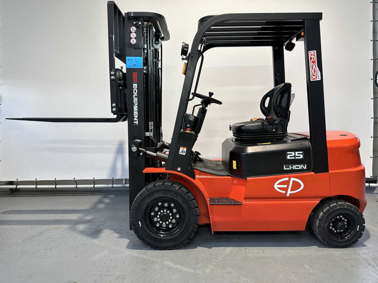 EP - EFL 252 X - FORK POSITIONER, SIDESHIFT, TRIPLEX, FORKLIFT 2025 - رافعة شوكية: صور 5 EP - EFL 252 X - FORK POSITIONER, SIDESHIFT, TRIPLEX, FORKLIFT 2025 - رافعة شوكية: صور 5