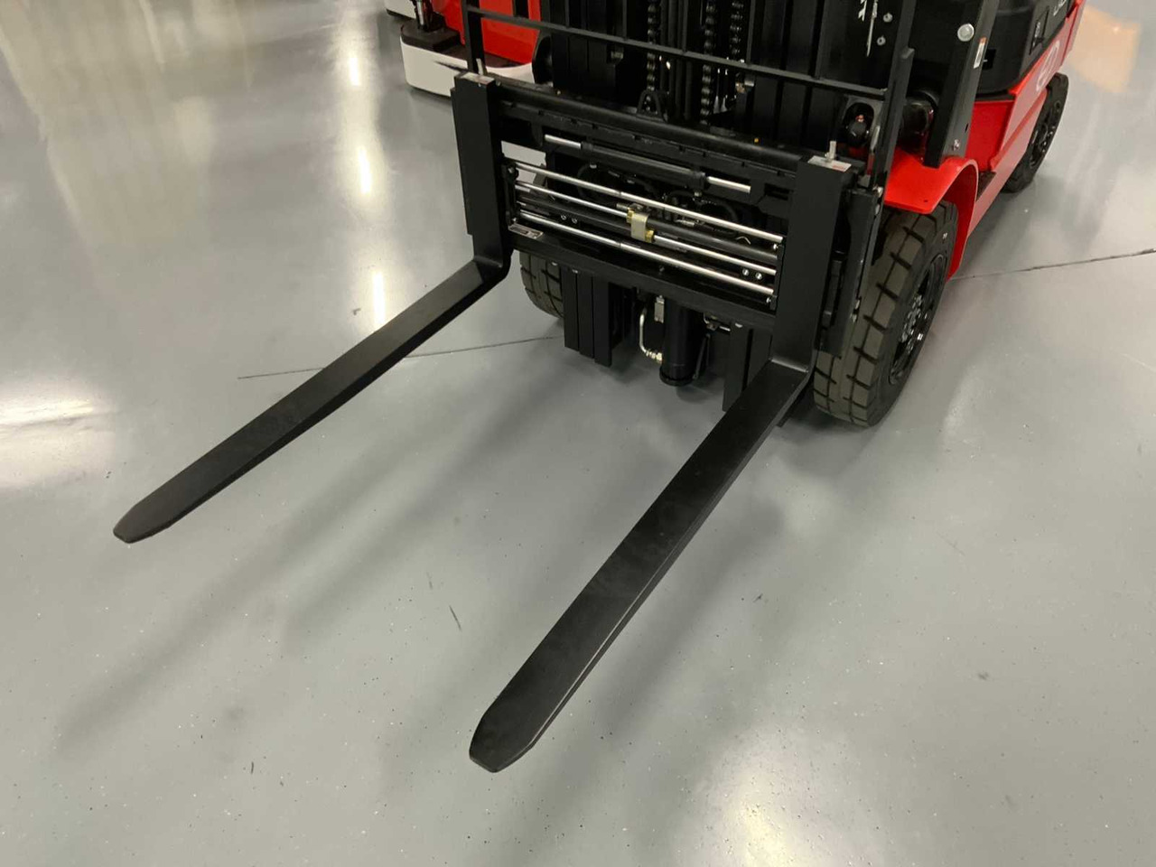 EP - EFL 252 X - FORK POSITIONER, SIDESHIFT, TRIPLEX, FORKLIFT 2025 - رافعة شوكية: صور 2 EP - EFL 252 X - FORK POSITIONER, SIDESHIFT, TRIPLEX, FORKLIFT 2025 - رافعة شوكية: صور 2