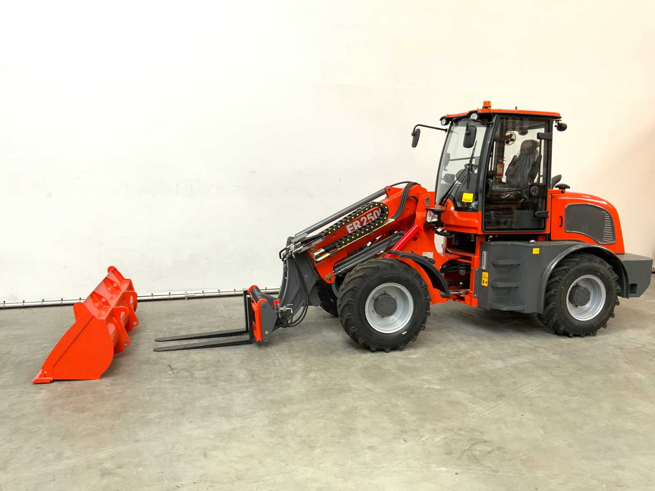 EVERUN - 2025 - ER2500 - TELESCOPIC WHEEL LOADER - اللودر بعجل: صور 2 EVERUN - 2025 - ER2500 - TELESCOPIC WHEEL LOADER - اللودر بعجل: صور 2