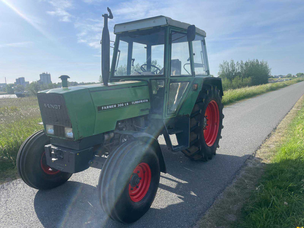 Fendt Farmer 306LS - جرار: صور 1 Fendt Farmer 306LS - جرار: صور 1