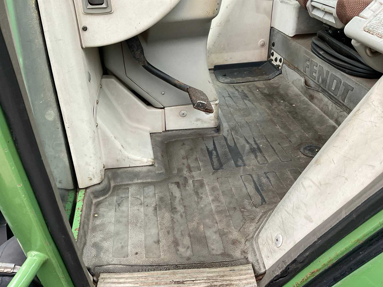 جرار Fendt Farmer 410 Vario: صور 33