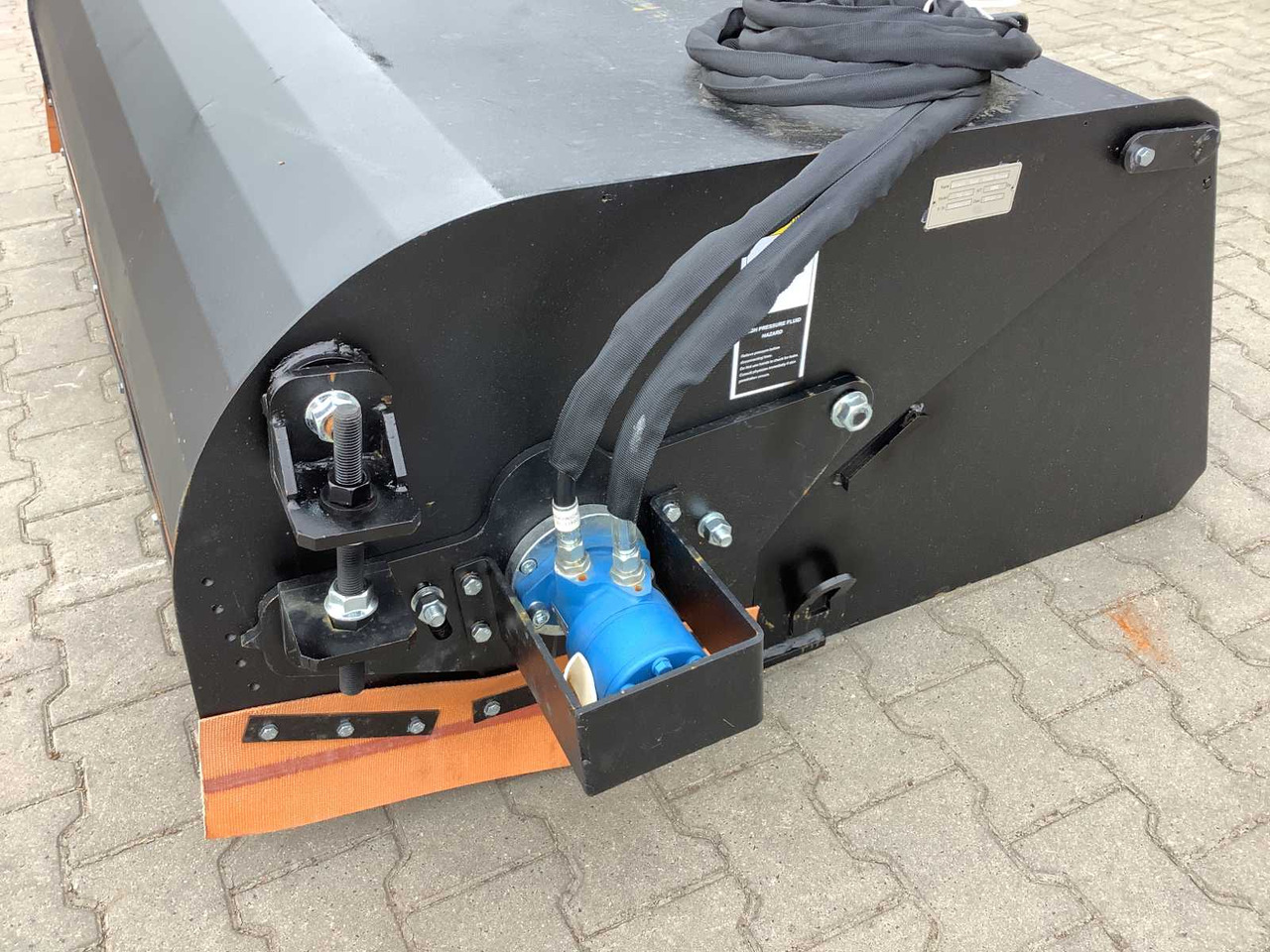 Field Hydraulic Box Broom Sweeper 1800 - ملحقات - آلات البناء: صور 5 Field Hydraulic Box Broom Sweeper 1800 - ملحقات - آلات البناء: صور 5