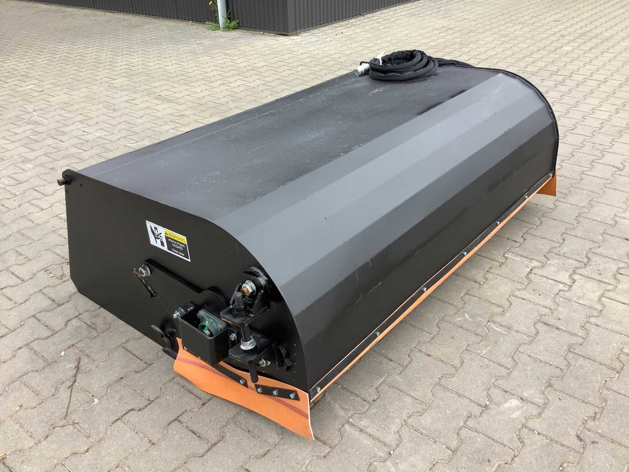 Field Hydraulic Box Broom Sweeper 1800 - ملحقات - آلات البناء: صور 2 Field Hydraulic Box Broom Sweeper 1800 - ملحقات - آلات البناء: صور 2
