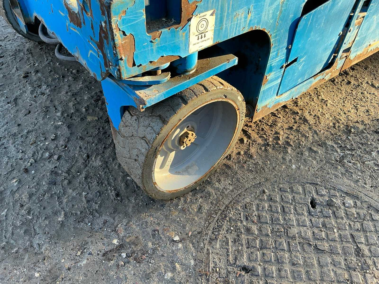 منصات هيدروليكية متنقلة GENIE - GS4047 - AERIAL WORK PLATFORMS - 2015 (ESN14015024): صور 8