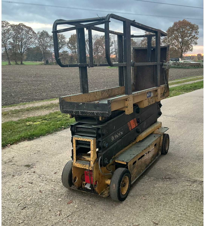 GROVE MFG SCISSOR LIFT SM2633BE AERIAL PLATFORM - منصات هيدروليكية متنقلة: صور 2 GROVE MFG SCISSOR LIFT SM2633BE AERIAL PLATFORM - منصات هيدروليكية متنقلة: صور 2