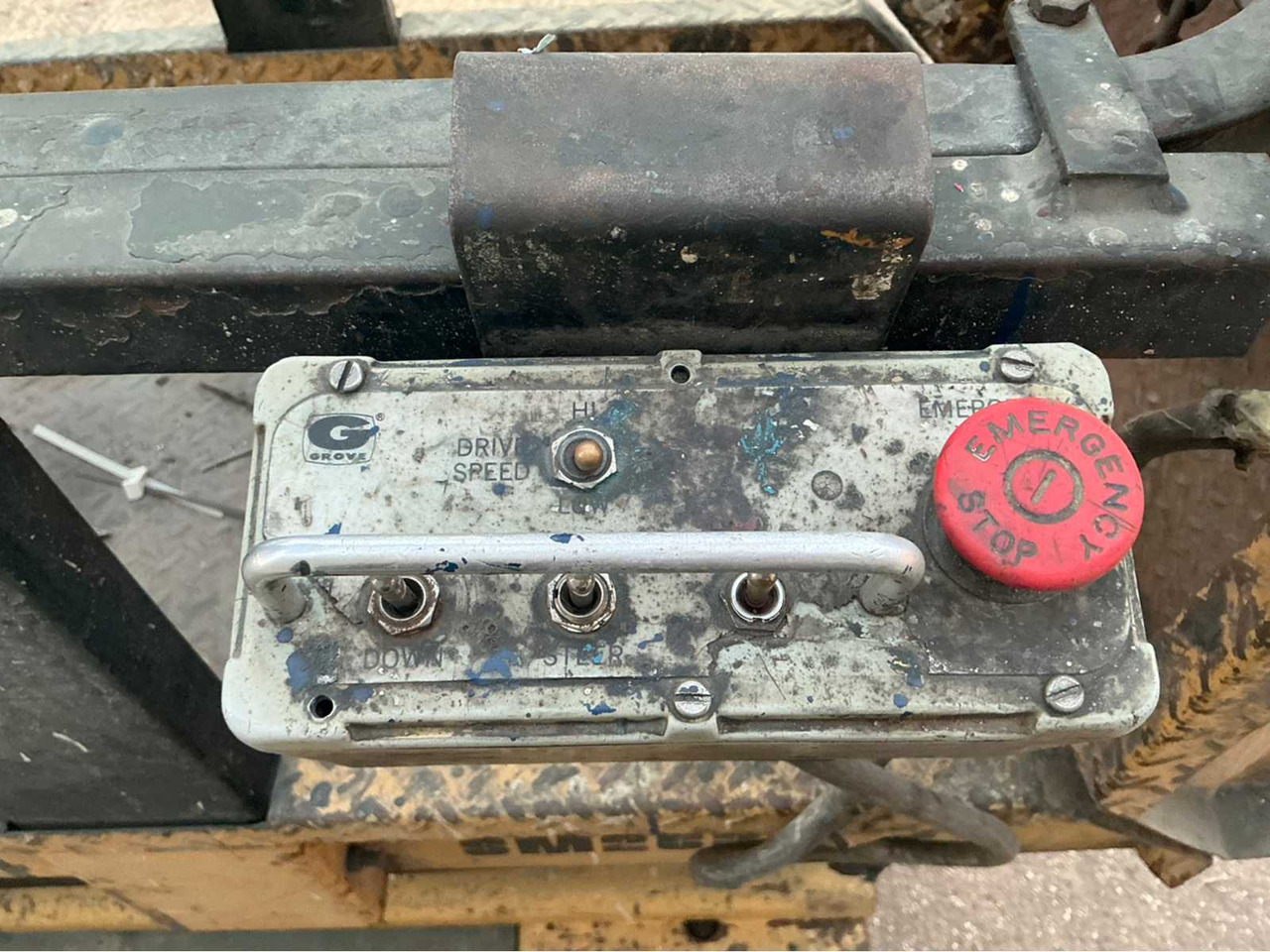 GROVE MFG SCISSOR LIFT SM2633BE AERIAL PLATFORM - منصات هيدروليكية متنقلة: صور 4 GROVE MFG SCISSOR LIFT SM2633BE AERIAL PLATFORM - منصات هيدروليكية متنقلة: صور 4