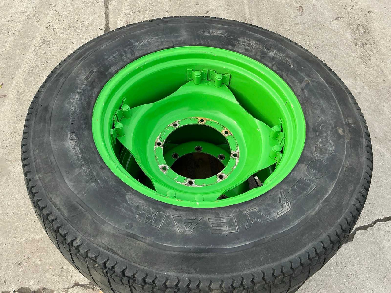 Good Year Super Traction Radial - الإطارات والجنوط - جرار: صور 5 Good Year Super Traction Radial - الإطارات والجنوط - جرار: صور 5