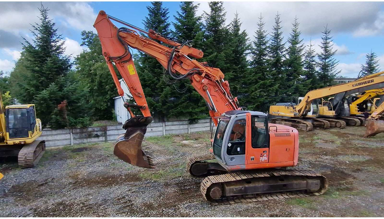 HITACHI ZX225USLC - حفارات زحافة: صور 5 HITACHI ZX225USLC - حفارات زحافة: صور 5