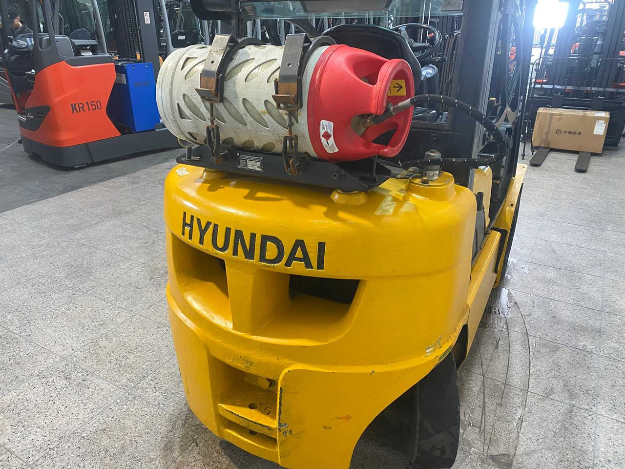 HYUNDAI - 2012 - 25L-7A - FORKLIFT TRUCK - رافعة شوكية: صور 5 HYUNDAI - 2012 - 25L-7A - FORKLIFT TRUCK - رافعة شوكية: صور 5