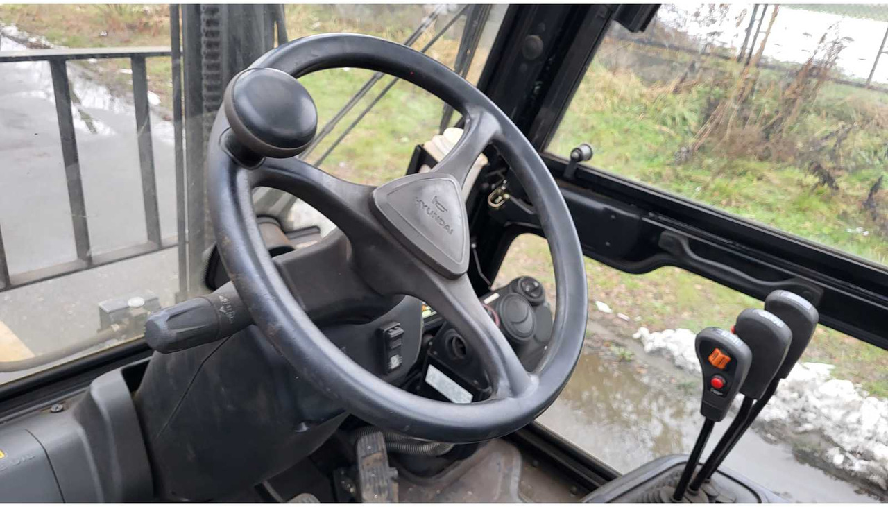 HYUNDAI 30D-9 DISEL FORKLIFT - رافعة شوكية: صور 5 HYUNDAI 30D-9 DISEL FORKLIFT - رافعة شوكية: صور 5