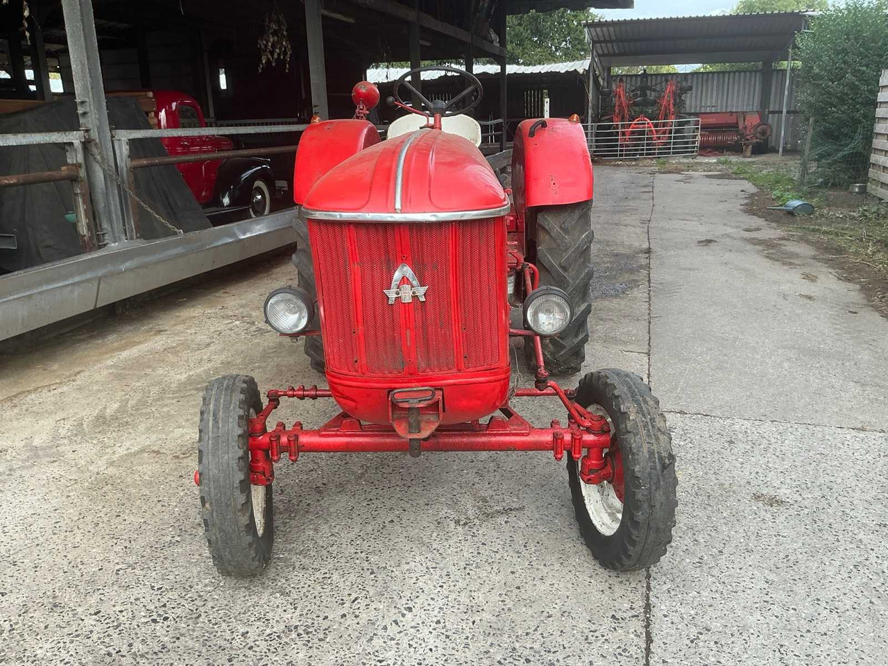 Hanomag Perfekt 300 - جرار: صور 3 Hanomag Perfekt 300 - جرار: صور 3