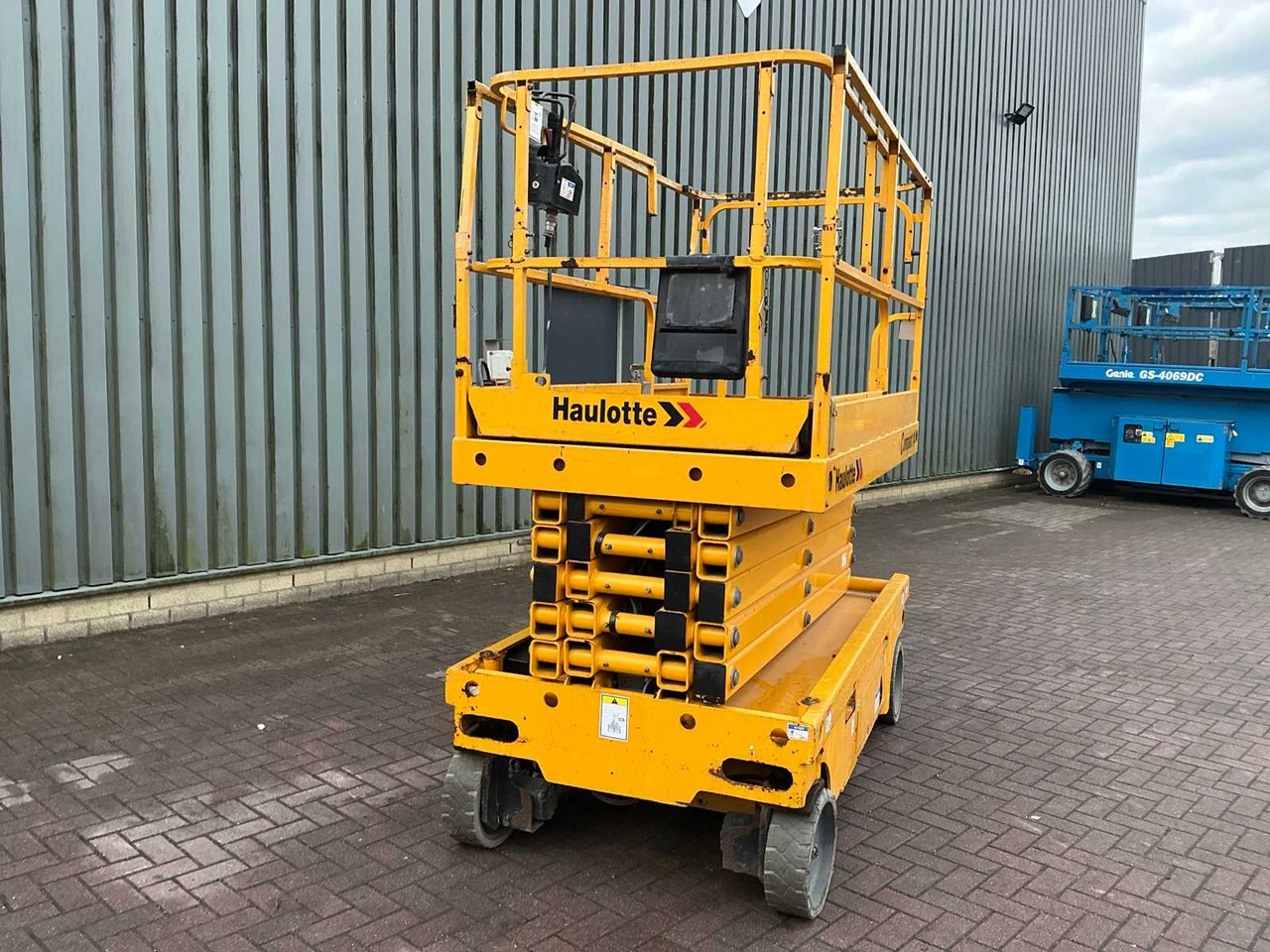 Haulotte Compact 14 - منصات هيدروليكية متنقلة: صور 2 Haulotte Compact 14 - منصات هيدروليكية متنقلة: صور 2