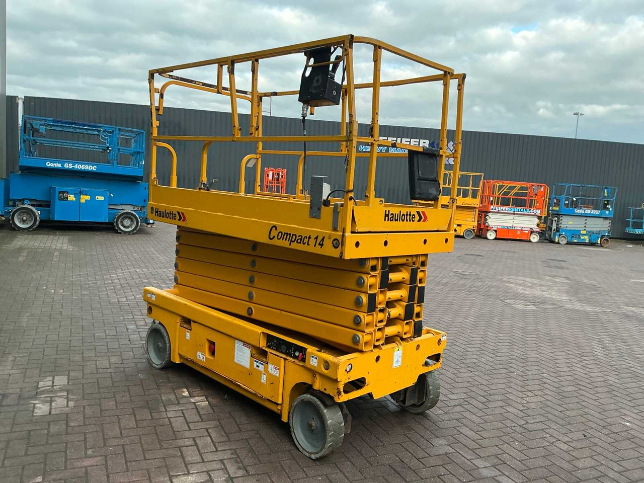 Haulotte Compact 14 - منصات هيدروليكية متنقلة: صور 3 Haulotte Compact 14 - منصات هيدروليكية متنقلة: صور 3