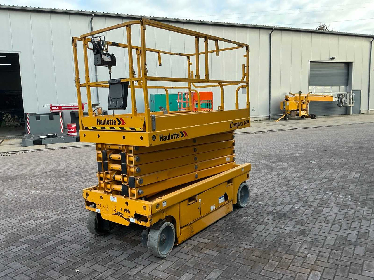 Haulotte Compact 14 - منصات هيدروليكية متنقلة: صور 5 Haulotte Compact 14 - منصات هيدروليكية متنقلة: صور 5
