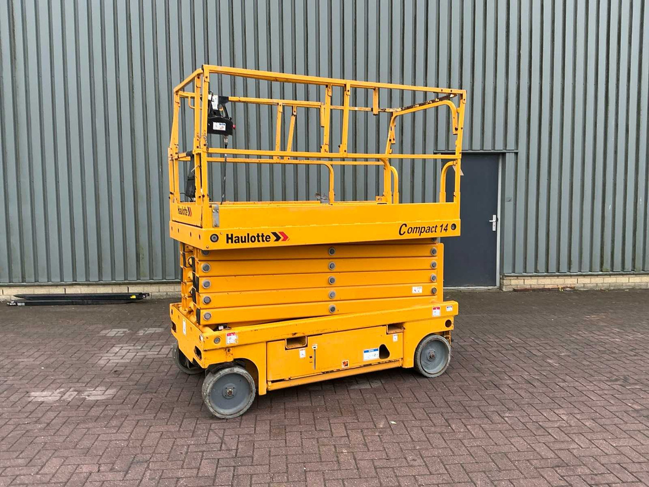 Haulotte Compact 14 - منصات هيدروليكية متنقلة: صور 1 Haulotte Compact 14 - منصات هيدروليكية متنقلة: صور 1