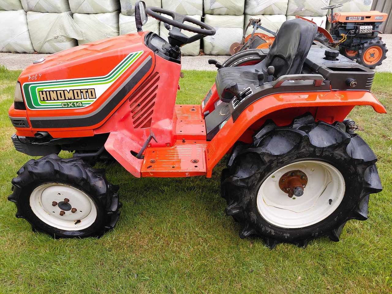 Hinomoto CX14 - جرار صغير: صور 1 Hinomoto CX14 - جرار صغير: صور 1
