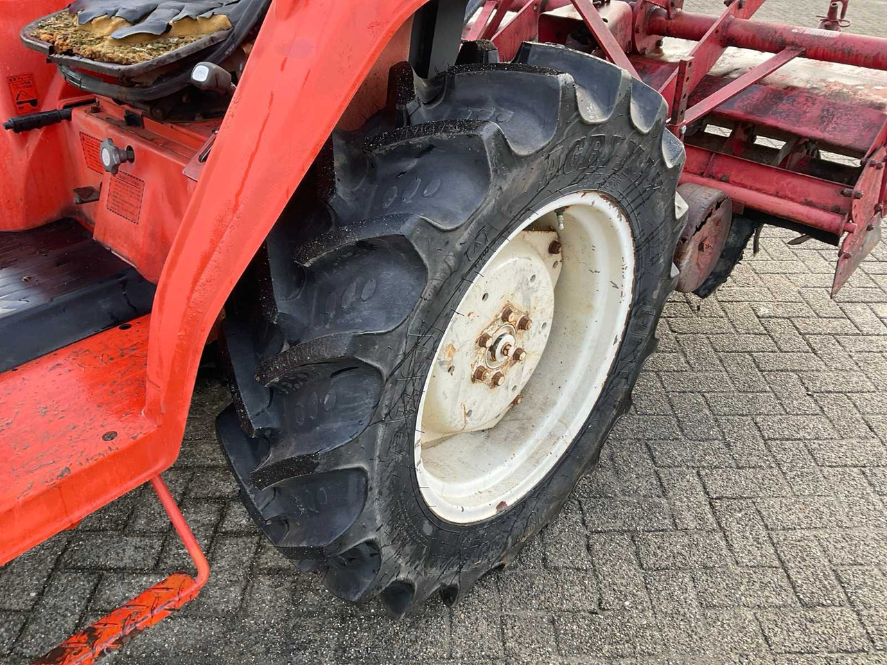 جرار صغير Hinomoto N249: صور 9 جرار صغير Hinomoto N249: صور 9