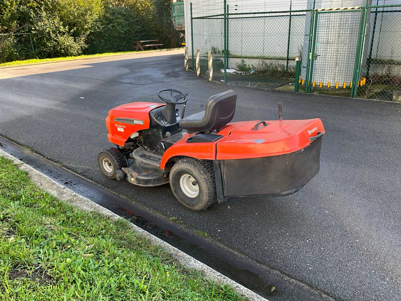 Husqvarna CTH 151T - جزازة المروج: صور 5 Husqvarna CTH 151T - جزازة المروج: صور 5